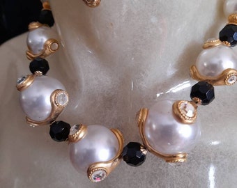 Vintage Necklace Choker with Oversized Pearls, Rhinestones and Crystal Glass Beads
