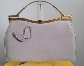 Bolso vintage de los años 70 con asa superior de cuero y herrajes dorados, aplique de mariposa