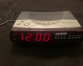 Westinghouse Am/fm Digital alarm clock Radio model # wcr11090 Tested Works.