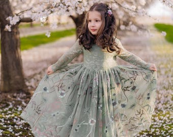 Abito da damigella d'onore verde salvia a maniche lunghe / tulle ricamato in stile boho