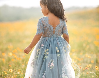 Blaugraues Blumenmädchenkleid aus besticktem Tüll, fliederfarbenes Mädchenkleid, Frühlingsblumenmädchenkleid, Sommerblumenkleid für Mädchen