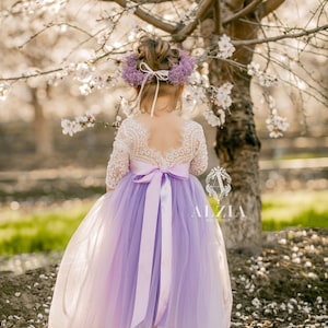 Robe de demoiselle pourpre poussiéreux. Robe fille lilas pour occasion spéciale vintage. Manche longue