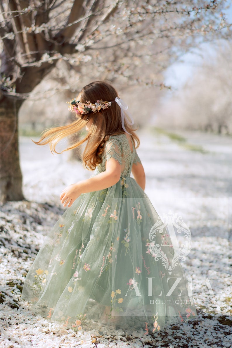 Robe de demoiselle d'honneur en tulle brodé à fleurs vert sauge, Robe de Pâques pour fillette, Robe de bouquetière de printemps, Robe d'été à fleurs pour fille image 1