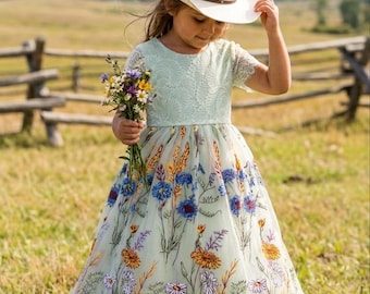 Wildblumen gestickte Blumenmädchen Kleid, rustikale Boho Kleinkind Kleid, Salbei grüne Spitze Tüll Kleid
