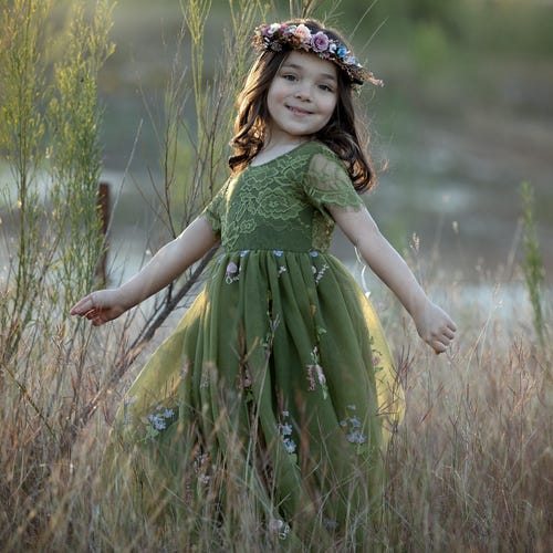 olive green girl dress Fall in love with this olive-green flower girl dress, perfect for a cozy  autumn wedding or festive holiday event!  #flowergirlstyle