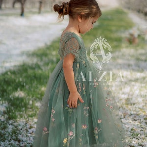 Robe de demoiselle d'honneur en tulle brodé à fleurs vert sauge, Robe de Pâques pour fillette, Robe de bouquetière de printemps, Robe d'été à fleurs pour fille image 4