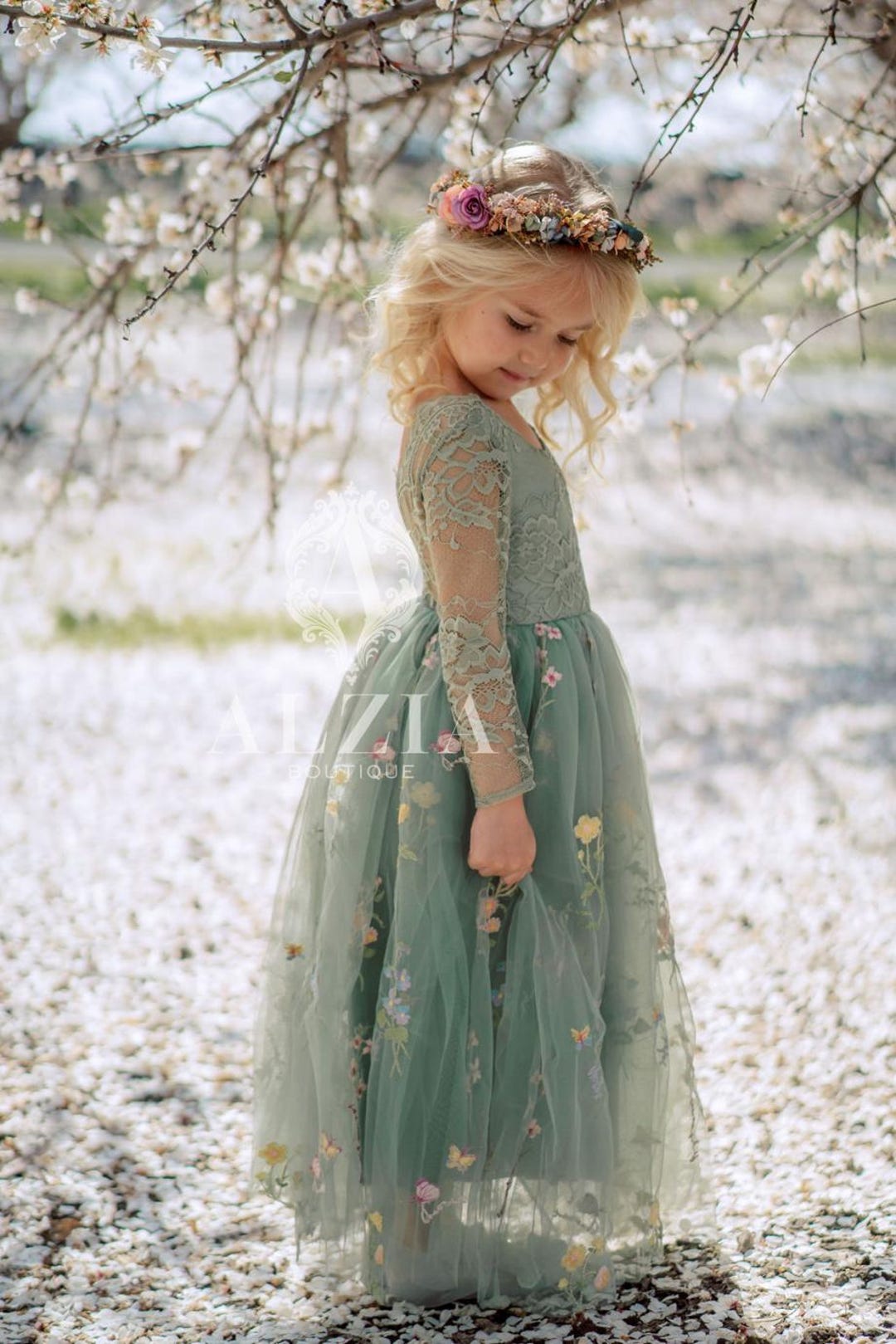 Abito da damigella d'onore rustico verde salvia con scollo a V in