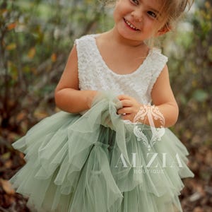 Abito da damigella in tulle verde salvia