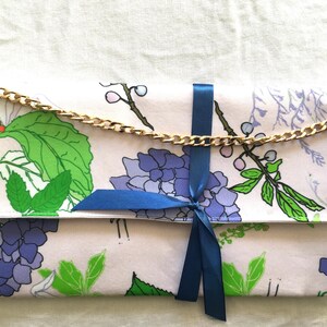 沿岸のフルーツと花のボタニカルクラッチ、短いゴールドメタルチェーン、12x7折りたたみ、オーガニックコットンサテンメイン生地、ハンドメイド、オリジナルアート