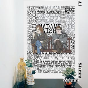 K&ouml;nnte beinhalten: Gerahmtes A1-Poster mit einer Cartoon-Illustration von zwei M&auml;nnern auf einer Bank, umgeben von Text. Das Poster misst 84,1 cm x 59,4 cm und zeigt verschiedene Phrasen.