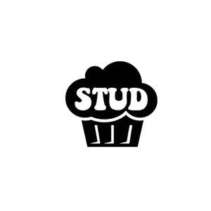 Op de afbeelding: Zwart-witte illustratie van een cupcake met het woord "STUD" erop.