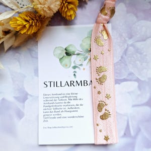 Stillarmband elastisch, ein Hairtie-Armband als Stillbegleitung, Rosa mit goldenen Babyfüßen - Geschenk Idee zur Geburt für die werdende M