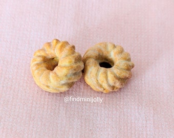 Honey Cruller Donut Charm, Donut Keychain, Miniature Food Charm, Tiny Food Jewelry, Polymer Clay Food, Mini Bakery, Kawaii Food