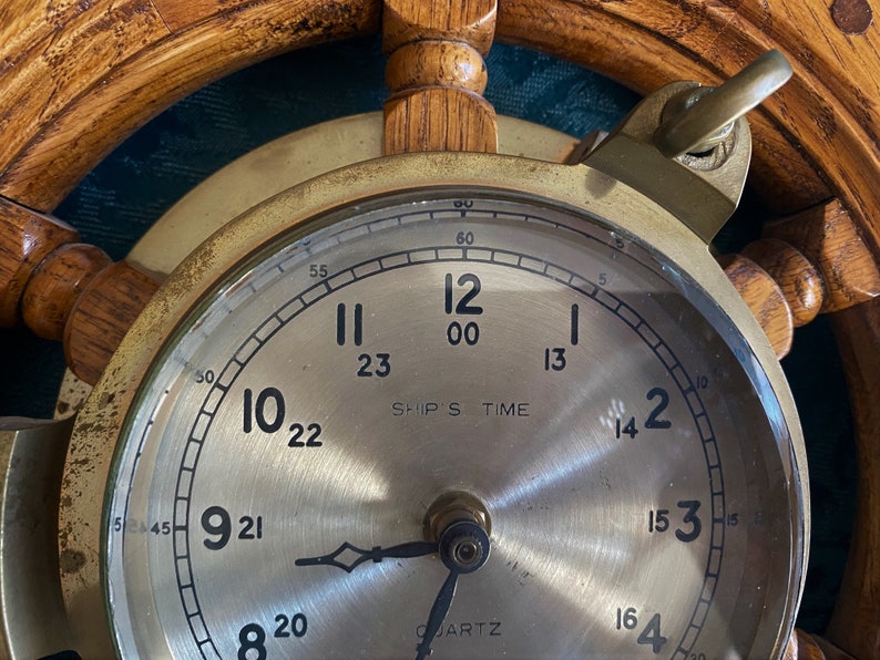 Collectible Vintage SHIP'S TIME Solid Oak Ship's Wheel & Brass Ship's Wall CLOCK Quartz Movement Estate Item image 3