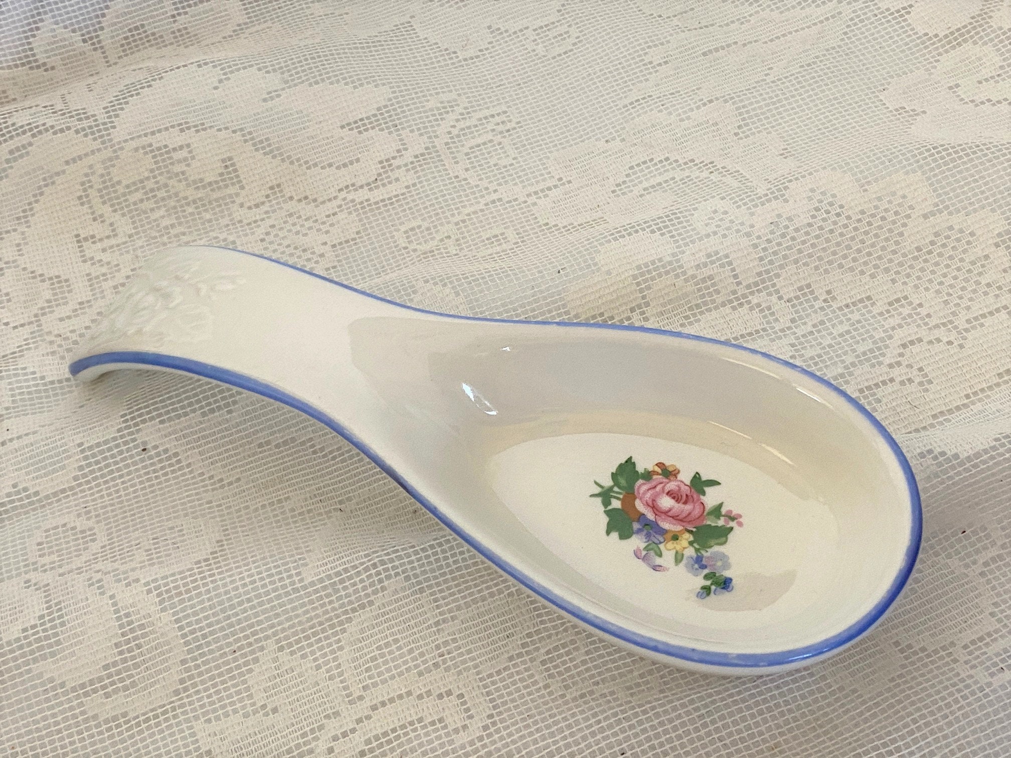 Details about   Vintage Collectible TABLETOPS UNLIMITED Victorian Rose Design Spoon Rest 
