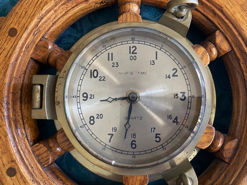 Collectible Vintage SHIP'S TIME Solid Oak Ship's Wheel & Brass Ship's Wall CLOCK Quartz Movement Estate Item image 2