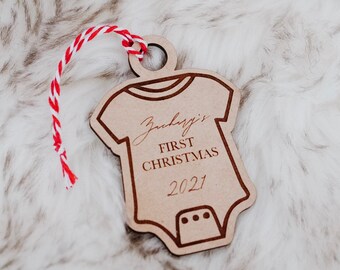 Julgransprydnad för nyfödd 2021 | Personlig julgransprydnad | Träjulgransprydnad | Rustik julgransprydnad | Graverad body