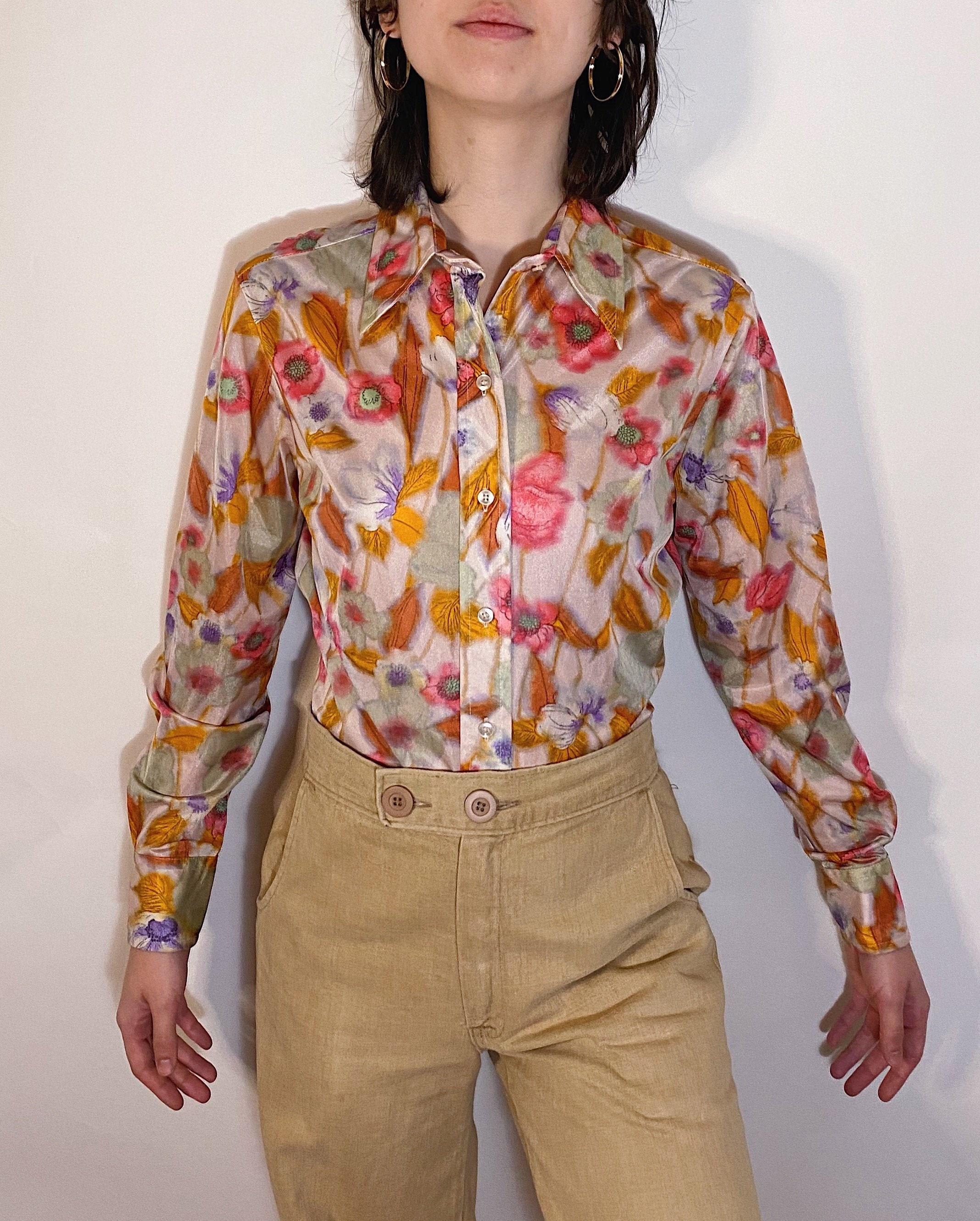 70's Vibrant Floral Pattern Collared Lady Manhattan Blouse ...