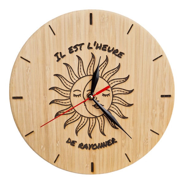 Horloge murale moderne en bois massif : le soleil qui rayonne.