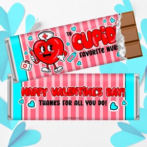 Puede incluir: Una barra de chocolate del Día de San Valentín con un envoltorio a rayas rojas y rosas. El envoltorio presenta un personaje de corazón de dibujos animados con un gorro de enfermera y el texto "To Cupid, Favorite Nurse". La barra inferior dice "Happy Valentine's Day! Thanks for all you do!"