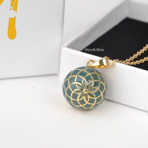 Vintage gold pregnancy bola, gold engraved flower pattern, stainless steel chain. bola bohemian. monbobola