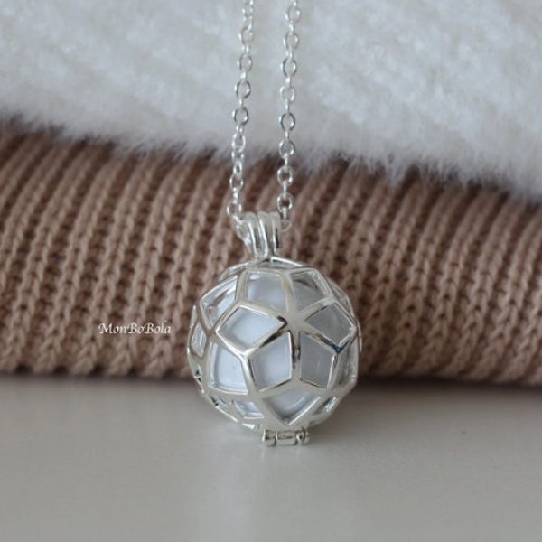 Smooth silver plated pregnancy bola, stainless steel chain, white musical ball. Monbobola