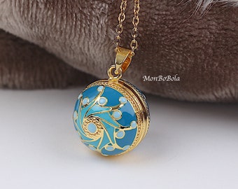 Vintage engraved gold pregnancy bola, gold stainless steel chain. bola bohemian. monbobola. Personalized pregnant woman gift