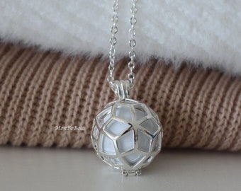 Smooth silver plated pregnancy bola, stainless steel chain, white musical ball. Monbobola