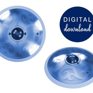 Puede incluir: Dos escudos redondos de metal azul con un diseño decorativo. Los escudos tienen un jefe central elevado y son ligeramente abovedados.