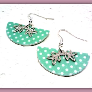 Turquoise half-circle dangling earrings with white polka dots, discount, reduction, low price less than 5 euros