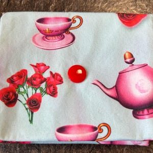 farbenfrohes türkises Stoff-Portemonnaie mit rotem Druckknopf, mit Liebe genähtes Unikat, Geschenkidee