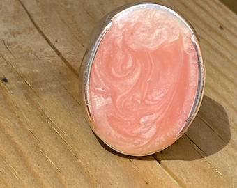 Anello vintage massiccio con fascia color argento, pietra rosa effetto marmo