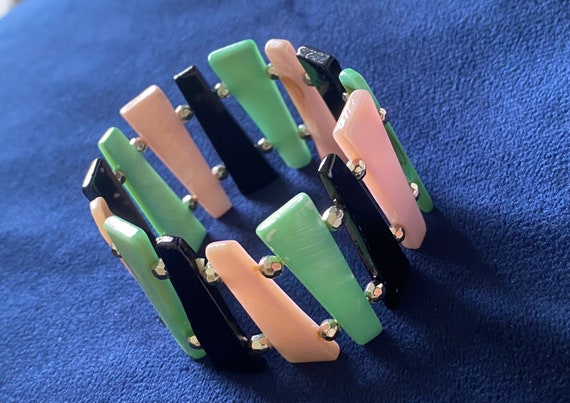 Retro 1950s style bracelet elasticated early plas… - image 2