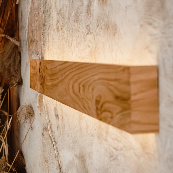 Lampada da parete artigianale in rovere Nebula C con dimmerazione wireless Esclusiva lampada da parete in legno Sconce in legno Lampada da comodino lineare e minimalista Decorazioni per la casa