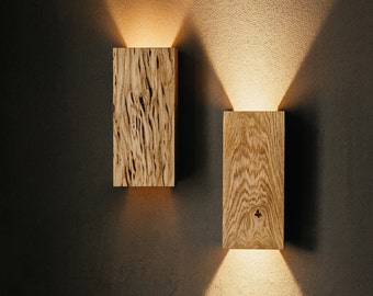 Handgemaakte houten wandkandelaar - Aurora L, 25x12,5x12,5cm (9,8x5x5in), Home decor verlichting, Rustieke houten lamp, Houten schans, Bedlampje