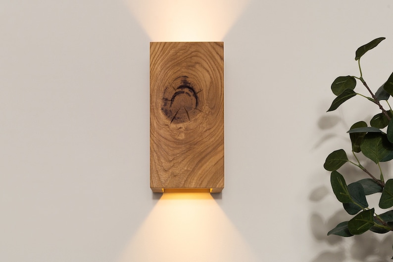 Handgefertigte Holzwandleuchte Aurora L, 25x12,5x12,5cm, Rustikale Wandlampe für Zuhause, Nachttischlampe, Nachttischlampe Bild 4