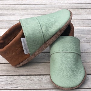 Leather slippers, plain crawling shoes (other color combinations also possible)