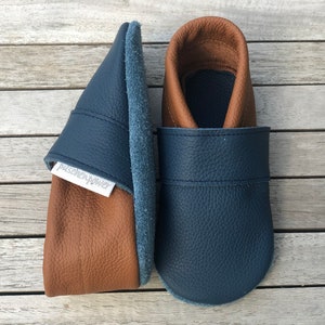 Leather slippers, crawling shoes plain navy/hazelnut (other color combinations also possible)