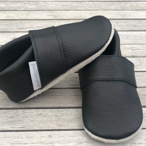 Leather slippers, plain crawling shoes (other color combinations also possible)