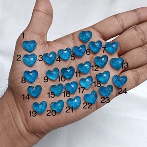 Cuore in apatite di alta qualità con doppietti di cristallo - Pietra preziosa naturale con taglio a rosa - Cuore in apatite di alta qualità - Cuore intagliato a mano con retro piatto e cristallo