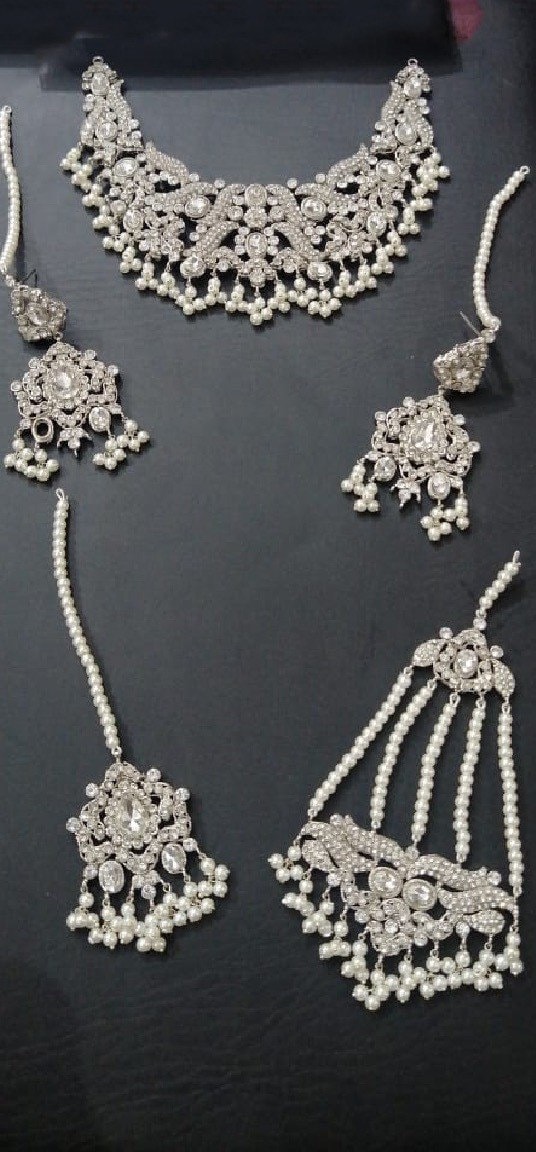 Set di orecchini e collana da sposa verde: gioielli indiani placcati in argento - Italia