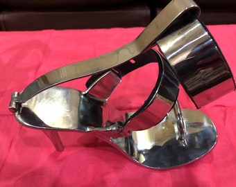 lockable high heel shoes