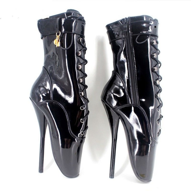 Фетиш обувь. Сапоги балетные с замком. Ballet boot. Ballet shoes сапоги сисси латекс. Ballet boot.