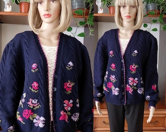 Cardigan en pure laine tricoté à la main vintage avec broderie Rosie/Cardigan-pull en laine Cottage/Gilet en tricot de laine épaisse/XL-XXL