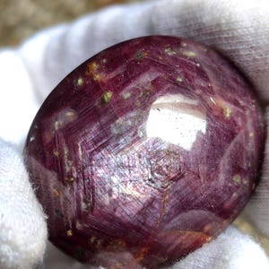 Rares ! Cabochon étoile rubis rouge avec cabochon hexagonal 185 carats pour objets de collection, cadeau bijoux