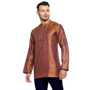 Boda india Banarsi hombres corto kurta dorado metálico caballero camisa suelta cuello mandarín mangas largas