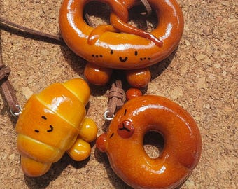 The Toasted Trio Series – Jellycat-Inspired Bread Bag Charms Cute Handmade Bakery Keychains – Pretzel, Donut, Croissant Miniatures Food Gift