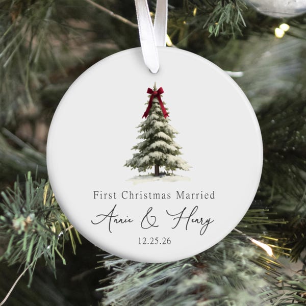 Adorno para la primera Navidad de casados / Adorno para el Sr. y la Sra. / Regalo de boda personalizado / Regalo de Navidad para recién casados / Nuestro primer adorno navideño