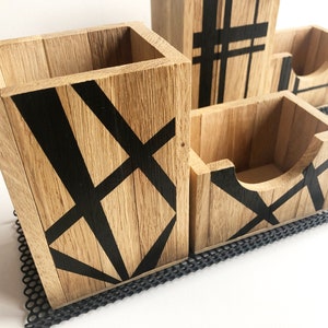 Organisateur de bureau en bois et métal recyclé. Support smartphone et cartes de visite. Accessoire de bureau.