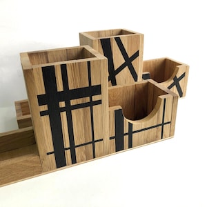 Schreibtisch-Organizer aus Recyclingholz. Halterung für Smartphone und Visitenkarten. Büroaccessoire.